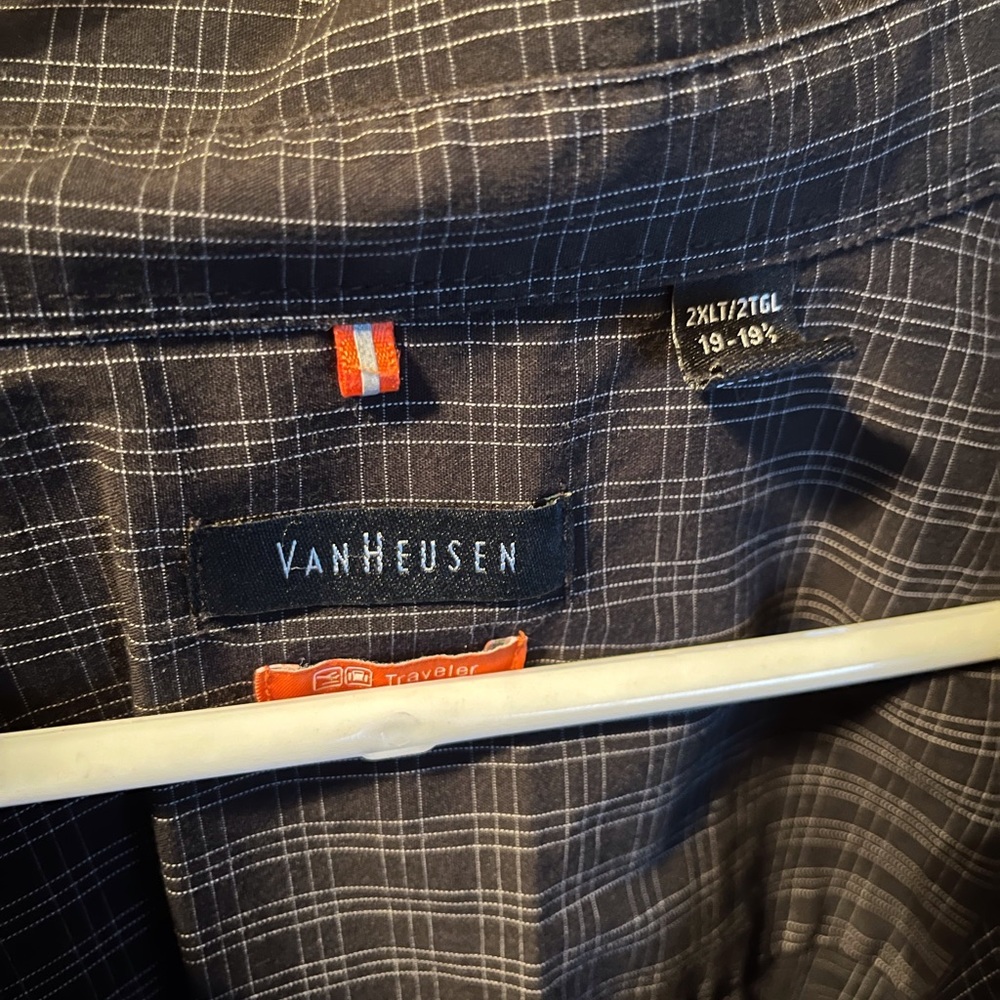 Button down - Picture 3 of 3